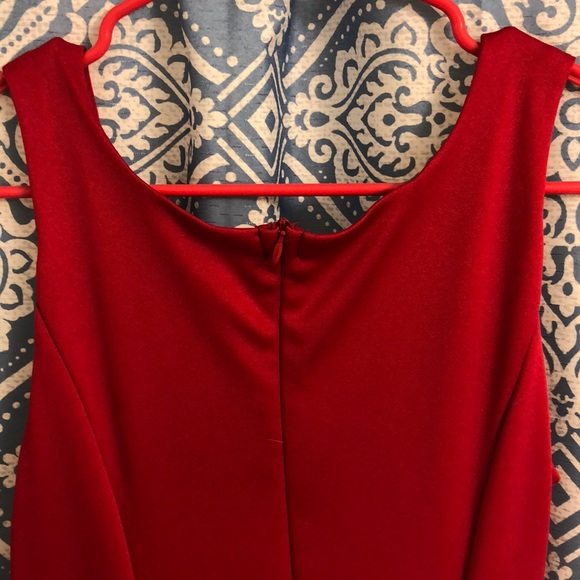 Red dress - Picture 3 of 4